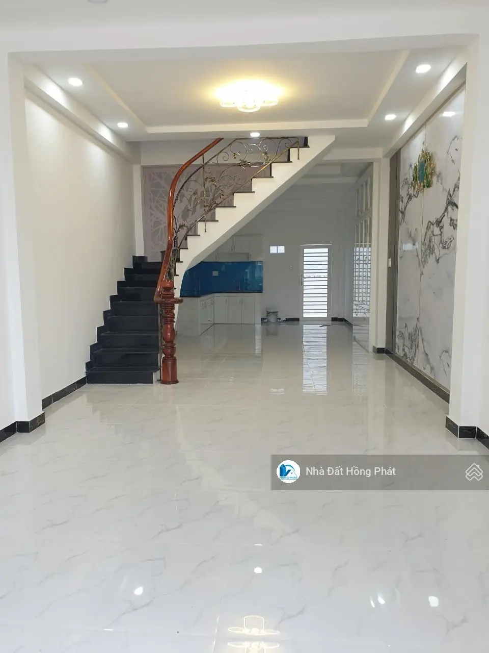 Nhà mặt tiền Bà Điểm 4, DT 4m*16m, 01 lầu, gần trường Bùi Văn Ngữ - Hóc Môn