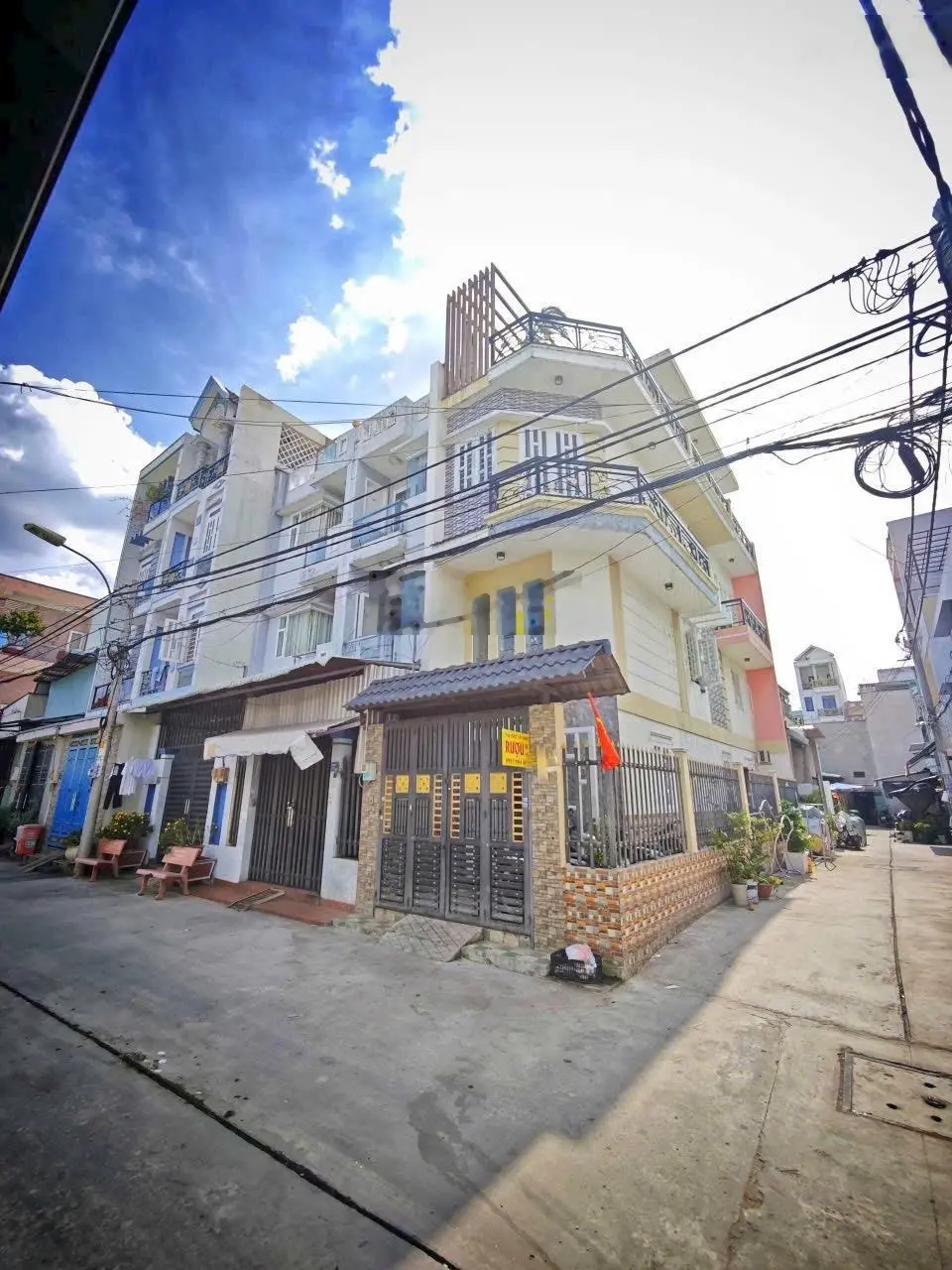 Gấp chủ ngộp hạ 200 triệu . Bán gấp nhà 2 mặt tiền 814 hương lộ 2 ngay bệnh viện bình Tân 60m2 4tam