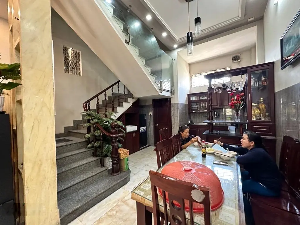 Bán nhà mặt tiền kinh doanh đa nghành - vị trí vip - f. tam phú, thủ đức - 140m2 vuông a4 - ngang
