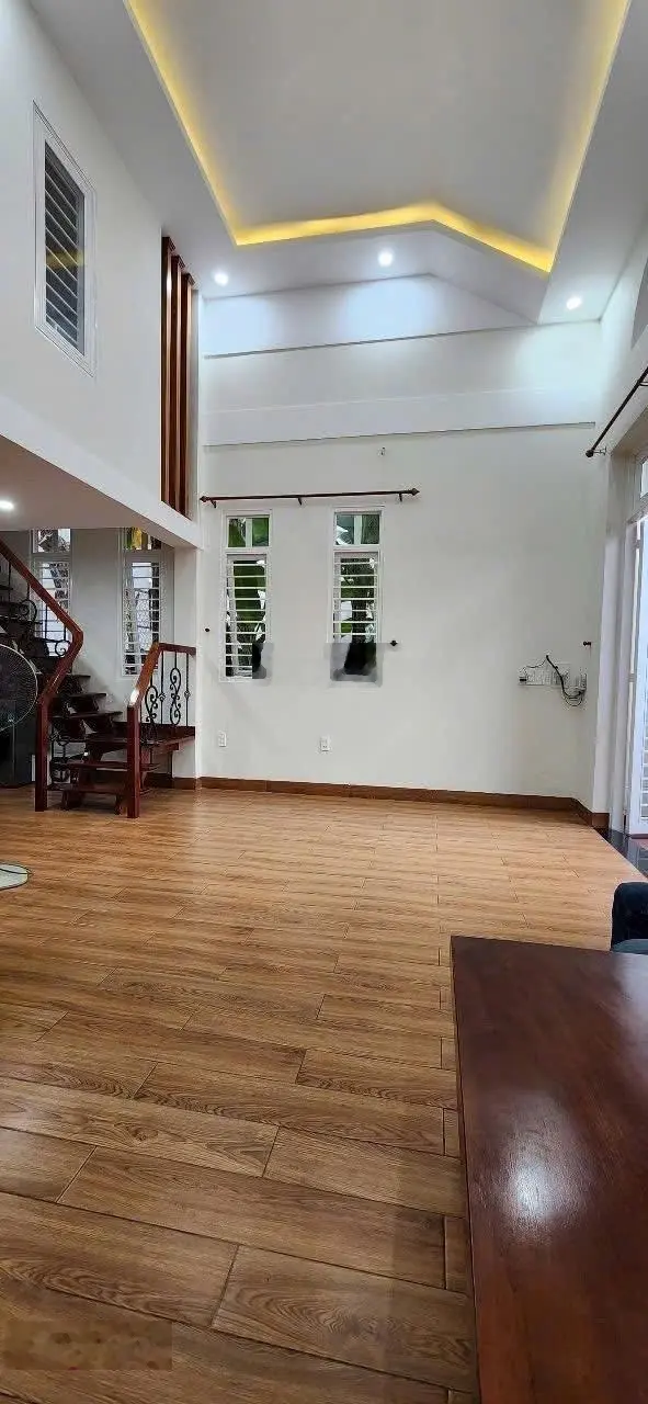 Nhỉnh 6 tỷ ngay UBNDQ9, gần Trường Hoa Lư nhà 2 tầng DT 63m - tặng full NT