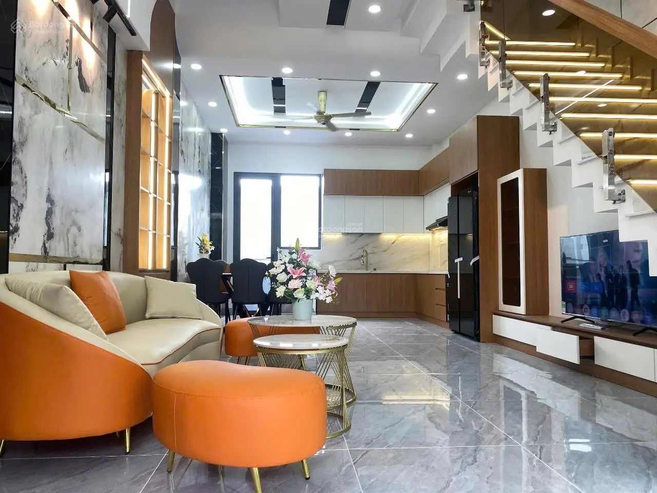 Bán căn nhà mới 100% 4tầng Có gara oto trong nhà, full nội thất, thiết kế hiện đại, không gian mở