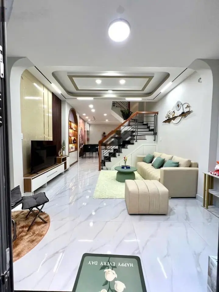 Chủ gửi nhà Nguyễn Văn Công 62m2 gần chợ Nguyễn Văn Công, SHR có sẵn HĐT 15tr/tháng, giá 2tỷ 170