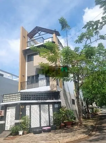 Nợ bank bán nhà Mt Lã Xuân Oai, TP Thủ Đức. Dt: 5x25m, Kc: 3 tầng.
