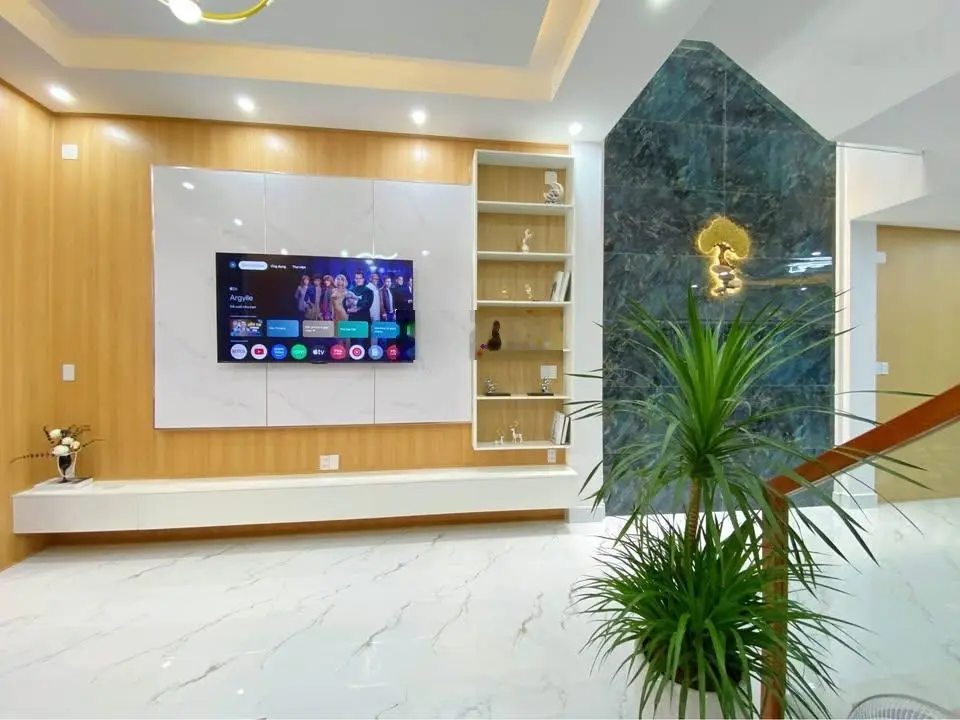 Nhà mới thông ra đường CMT8, đường Nguyễn Hiền, Quận 3. Giá 3,860 tỷ, 60m2. Có hợp đồng thuê 12tr