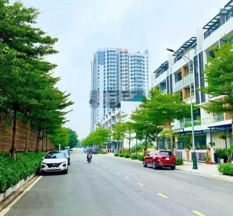 Căn hộ 3PN view sông Đuống giá 4,2x tỷ - DT 95m2 Bình Minh Garden - Bàn giao full NT về ở ngay
