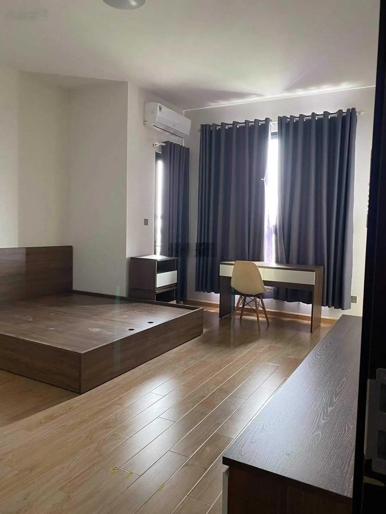 Cần bán căn hộ Era Town Q7, DT 121m2 - 3PN view sông. Bank hỗ trợ 70% giá: 4 tỷ 250. LH: 0938 371 ***