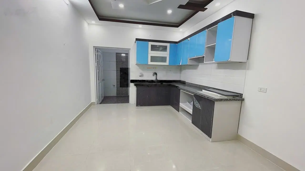 Nhà 4 tầng sâng cổng trước sau tại Thiên Lôi Aeon
