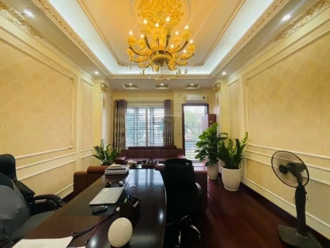 Bán nhà phố Trần Quốc Hoàn, vỉa hè, 2 mặt tiền, kinh doanh, 60m2 17 tỷ
