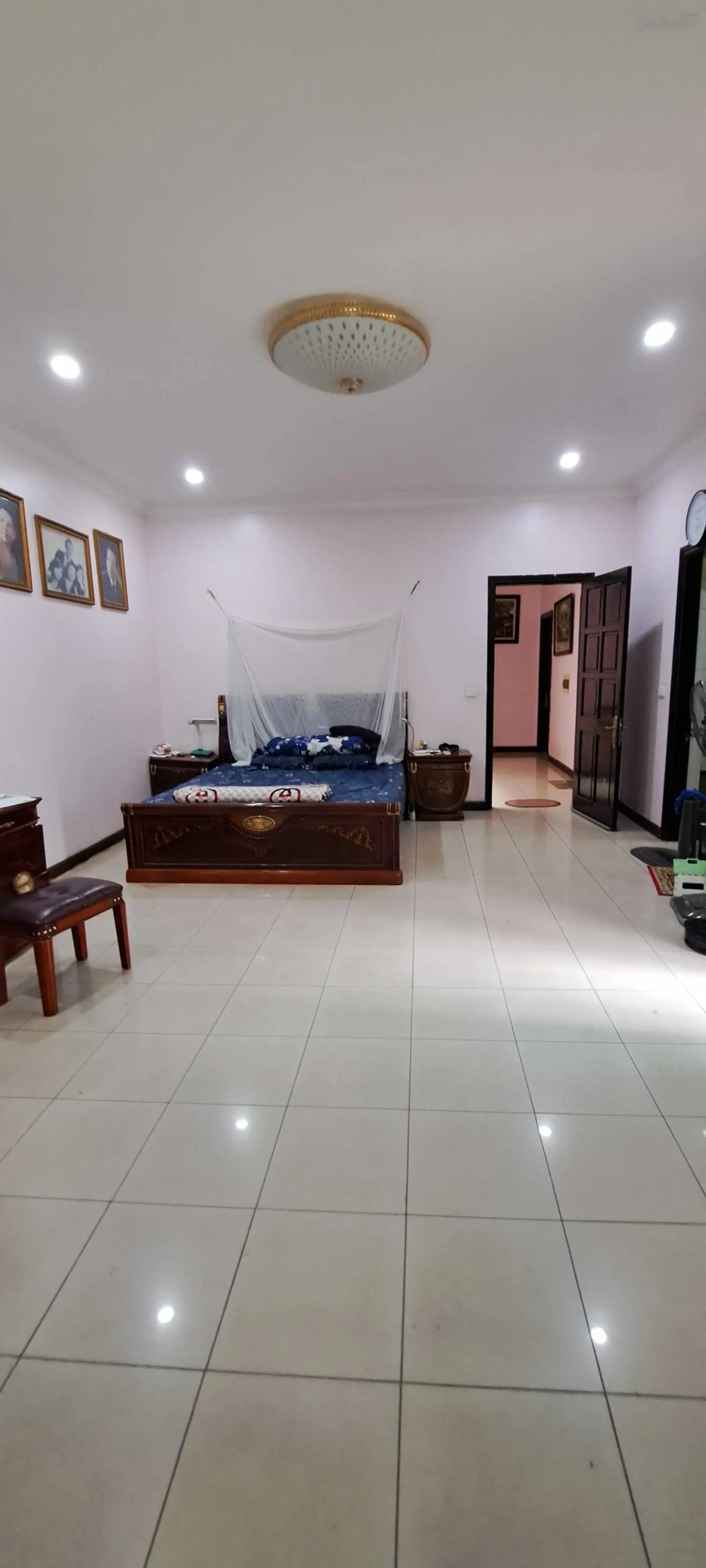 Chính chủ cần bán biệt thự Ciputra khu D, DT 180m2, xây 3 tầng, mặt tiền 9m, giá 290tr/m2