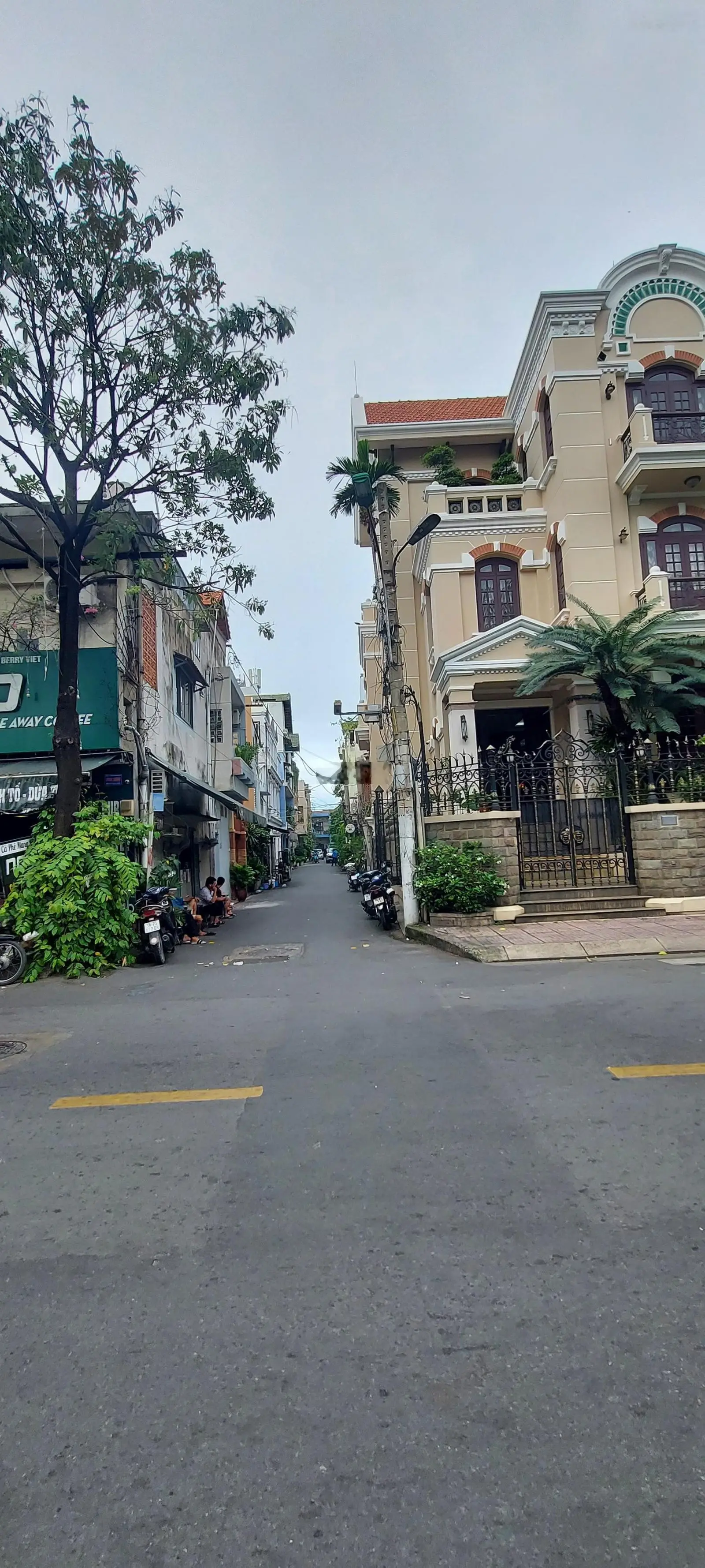 Nhà đẹp mới XD, có thang máy, ngay công viên HVT, gần sân bay, Đ. Phạm Văn Hai, TB, DT 6,85x9,2m