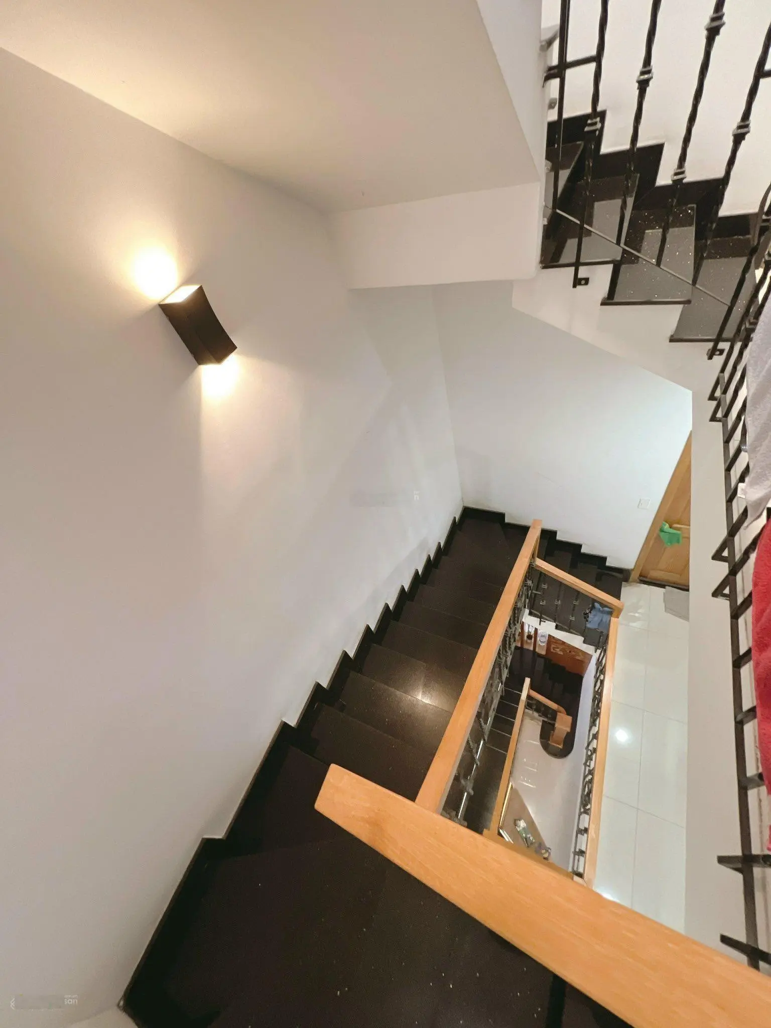 Cần bán căn nhà tuyệt đẹp, đối diện công viên KDC Sadeco Phước Kiển A. DT: 5m x 20m, sổ hồng riêng