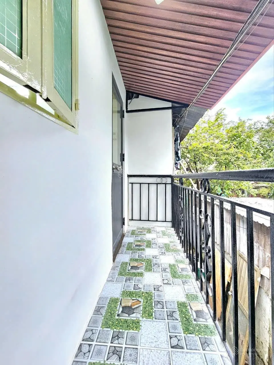 Nhà đẹp và ở liền 1 lầu, kế Quận 7. 750 triệu