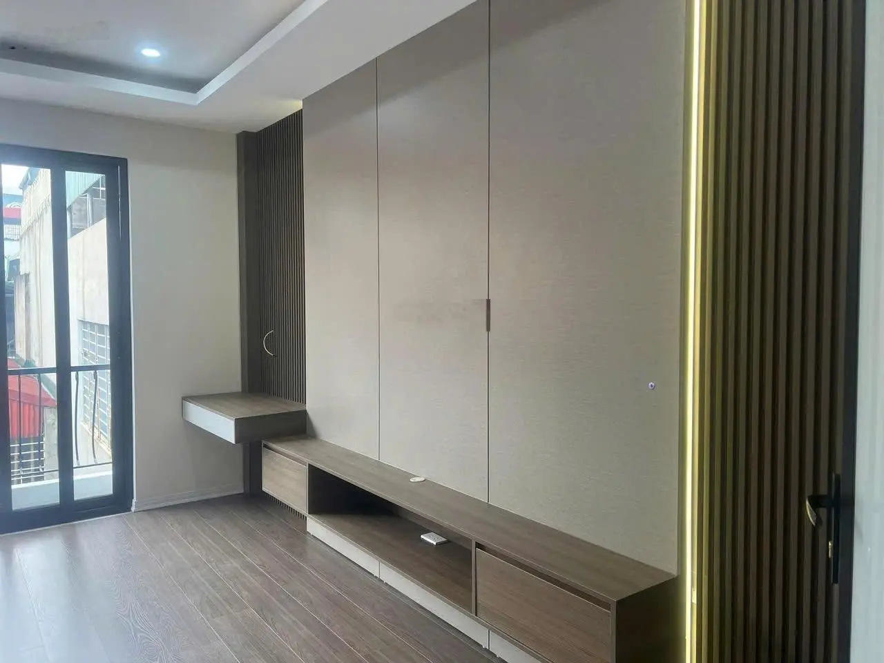 Thanh Xuân siêu phẩm đẹp thang máy ô tô vào nhà 50 m2 - 6 tầng - chỉ 16.7 tỷ