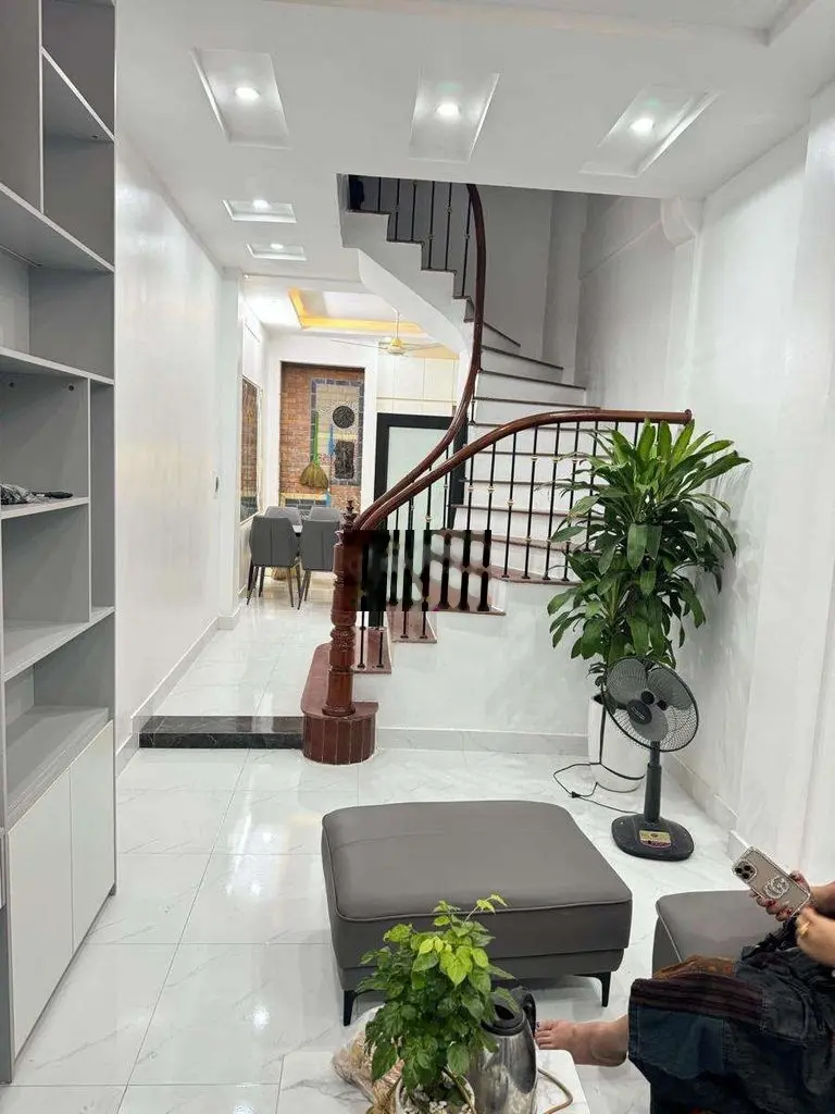 Bán Gấp nhà siêu hiếm Doãn kế Thiện 51m2 x 5 tầng vị tri đắc địa