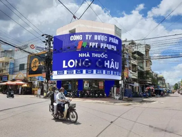 Bán gấp 3007m2 giá 350triệu bao sổ hồng riêng, ngay sát bên chợ và trường trung tâm thị xã Bình Phư