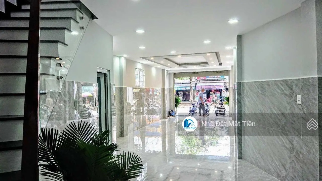 Nhà lầu 4m x 18m, mặt tiền Nguyễn Ảnh Thủ, gần chợ Bà Điểm - Hóc Môn