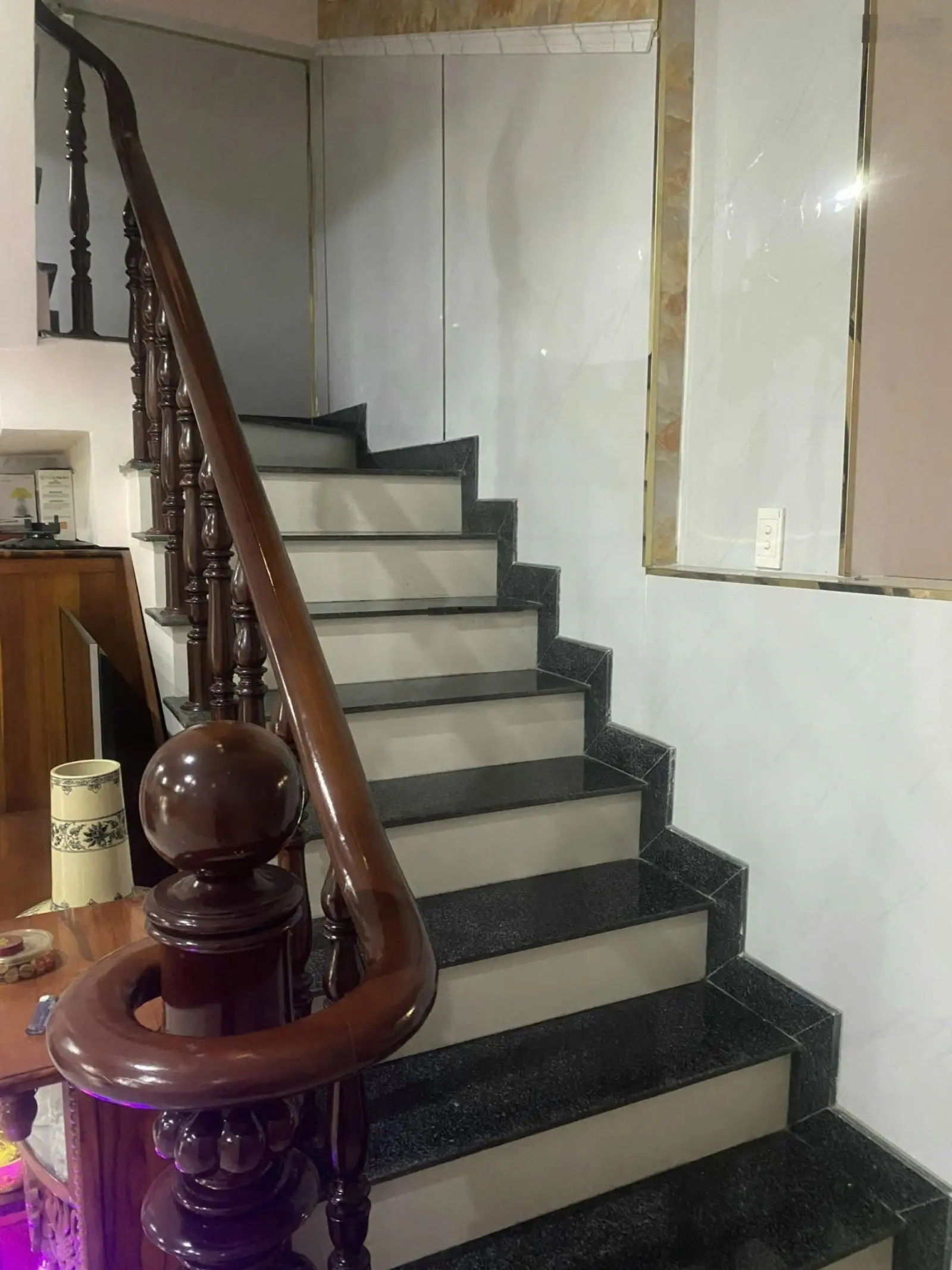 Bán nhanh căn nhà 3 tầng giá cực rẻ tại trung tâm hành chính TP Dĩ An, Bình Dương. Ngộp ngân hàng