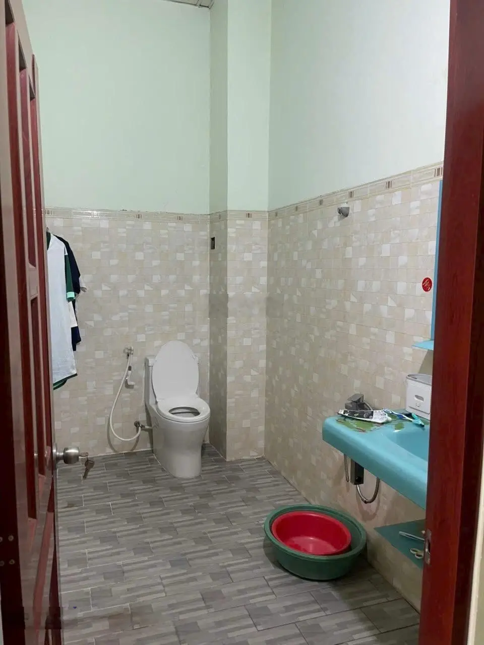 Nhà lầu mái Thái đẹp chỉ cần đưa trước 700tr, sát chợ, sát trường cấp 3