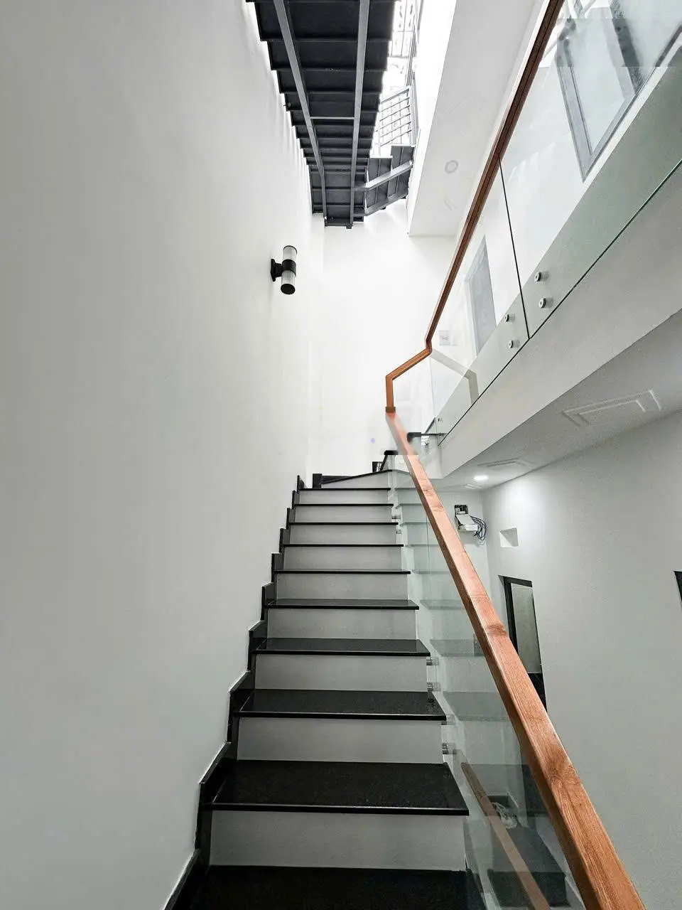 Bán nhà mới rất đẹp HXH lã Xuân Oai, TNPA, Q9 4,43x12m 2 lầu-5,9 tỷ