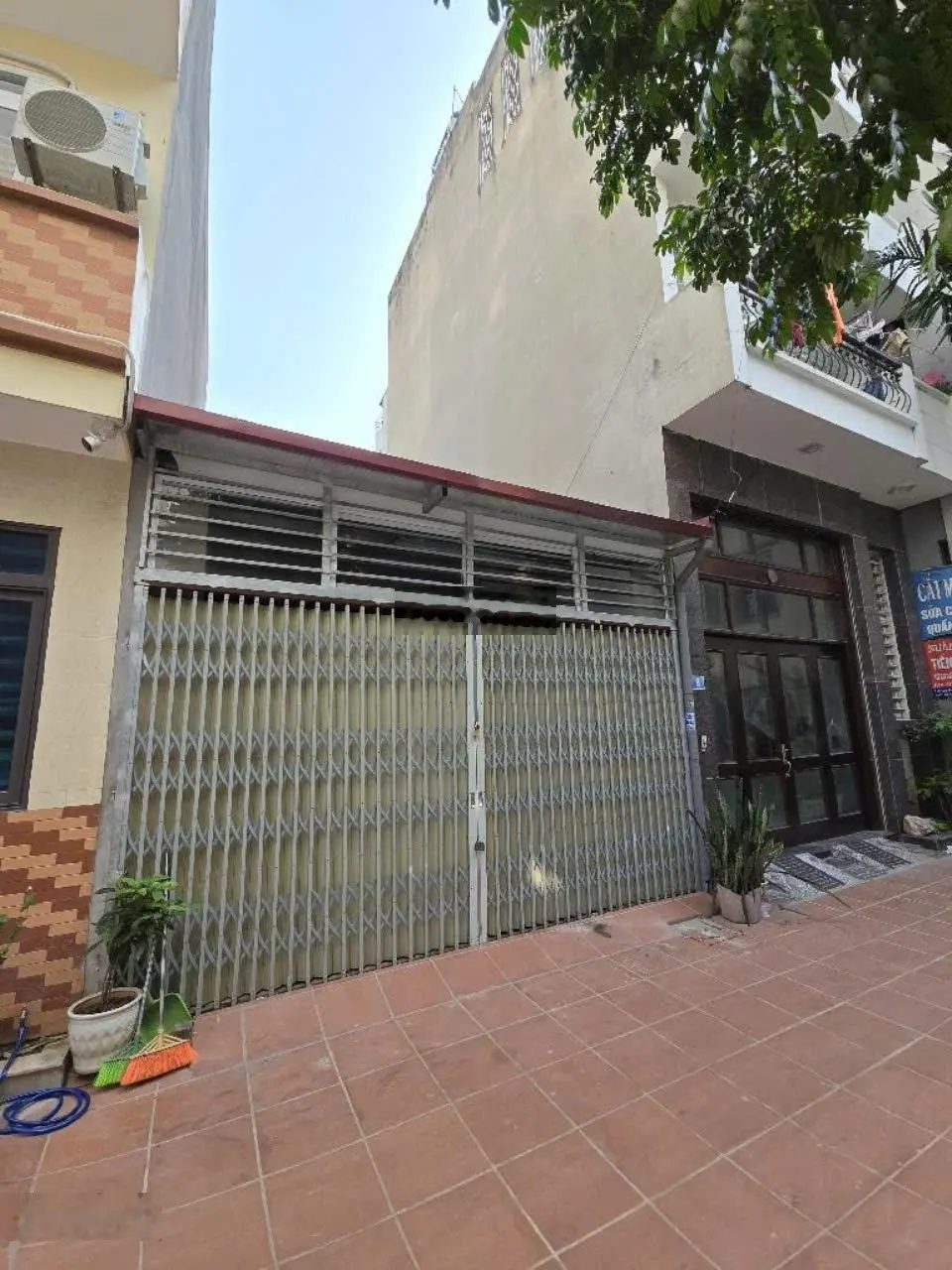 Bán lô đất siêu đẹp 51m tặng nhà cấp bốn đối diện tòa Xuân Mai Riverside - Giá 12.8 tỷ