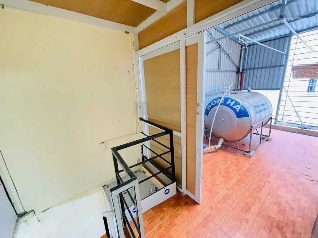 Kim Ngưu, Hai Bà Trưng. DT 22/29m2 x 3 tầng, MT 3,8m, giá 4,5 tỷ. Lô góc, ngõ thông, kinh doanh.