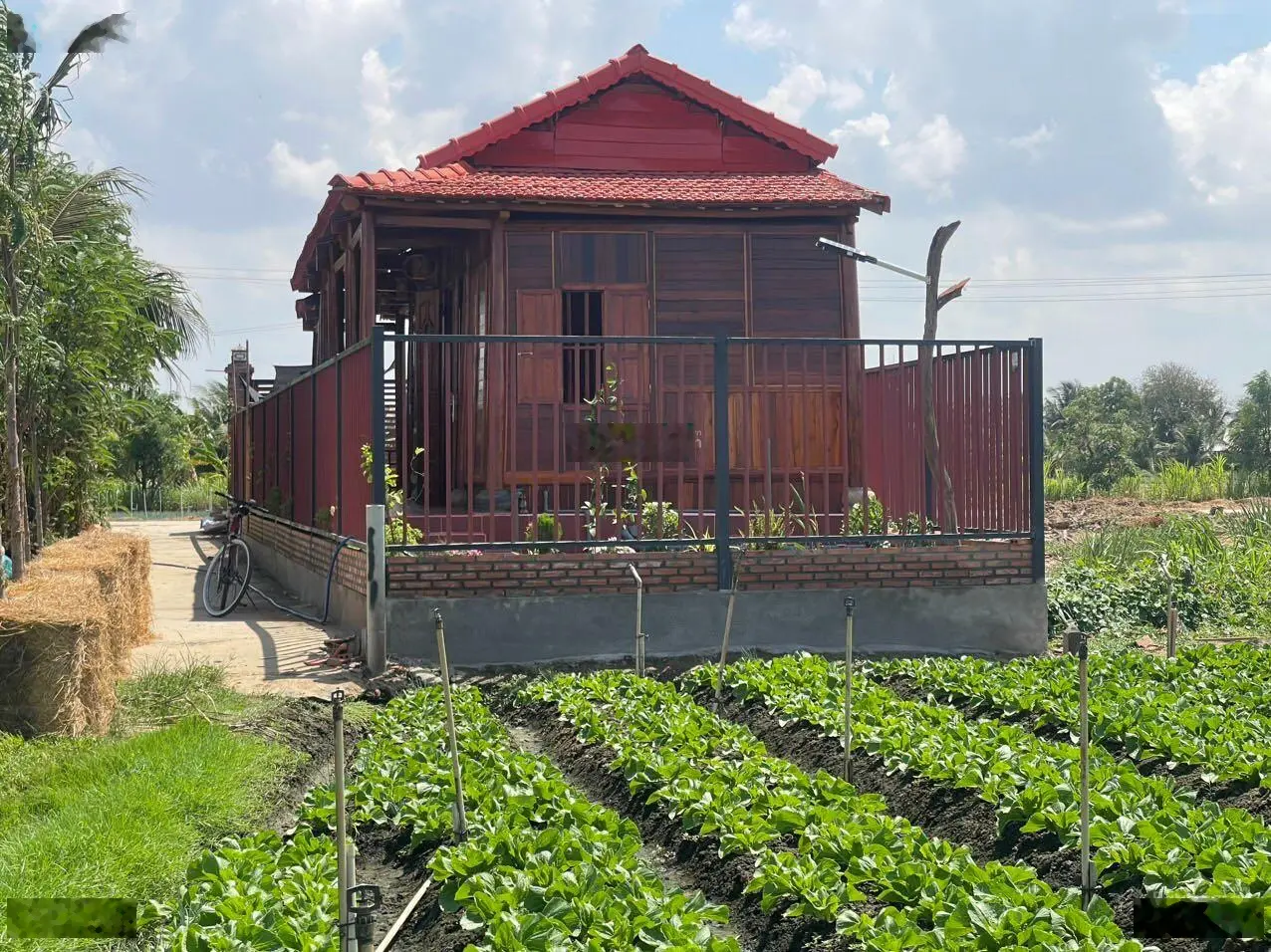 Gia đình kẹt tiền làm ăn cần bán gấp căn nhà vườn 2 mặt tiền 6x25 m, giá: 960 triệu