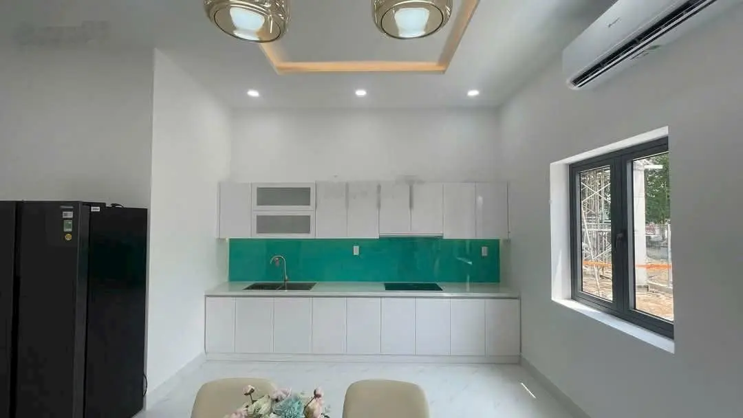 Nhà phố rộng rãi rất đẹp bàn giao hoàn, MT Đại Lộ Hùng Vương, P. An Điền, Bến Cát. Giá: 2.35 tỷ