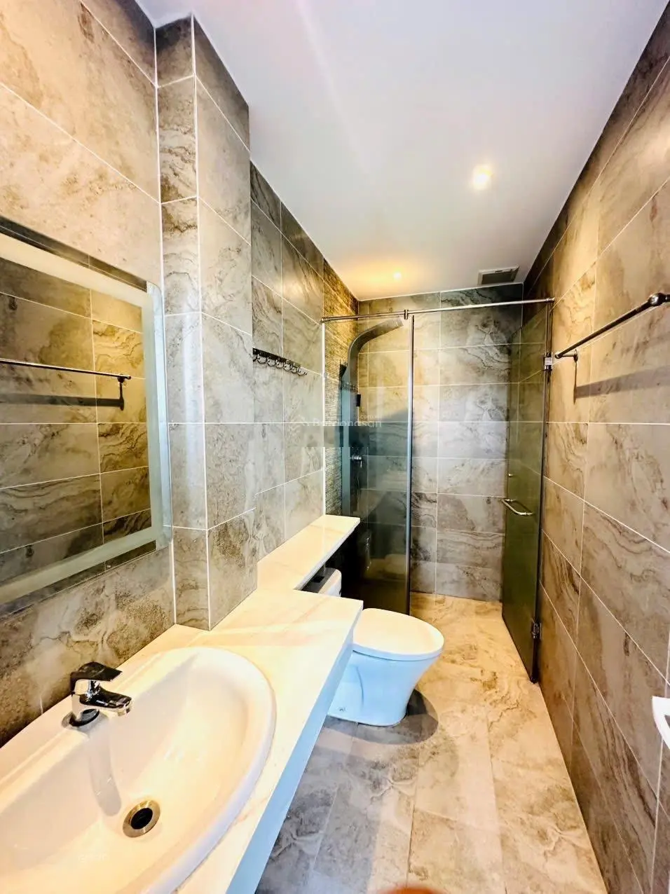 Bán nhà 4.5m x 14m 1 trệt 1 lửng 3 lầu full nội thất hẻm 6m chỉ sau nhà mặt tiền đường Hà Huy Giáp