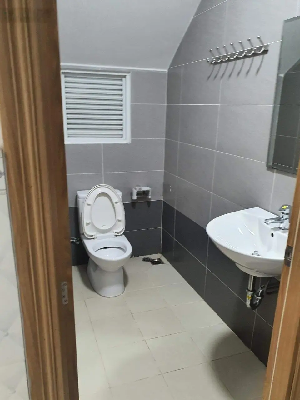 Bán nhà 1 trệt 2 lầu ngay cụm trường học trung tâm tp. Dĩ An
