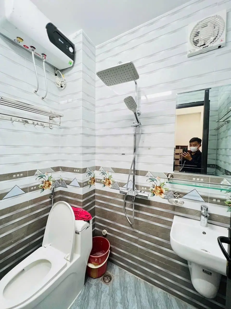 Bán nhà hơn 7 tỷ, nhà mới 50m2, Ngã Tư Vọng - Đại La, 5 tầng - 6 ngủ - gần phố - 2 thoáng trước sau