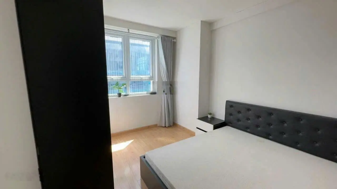Bán căn hộ Vinapharm Tower 60B Nguyễn Huy Tưởng DT 60m2(2N2VS) giá 4.55 tỷ sẵn sổ, NT LH 0948 886 ***