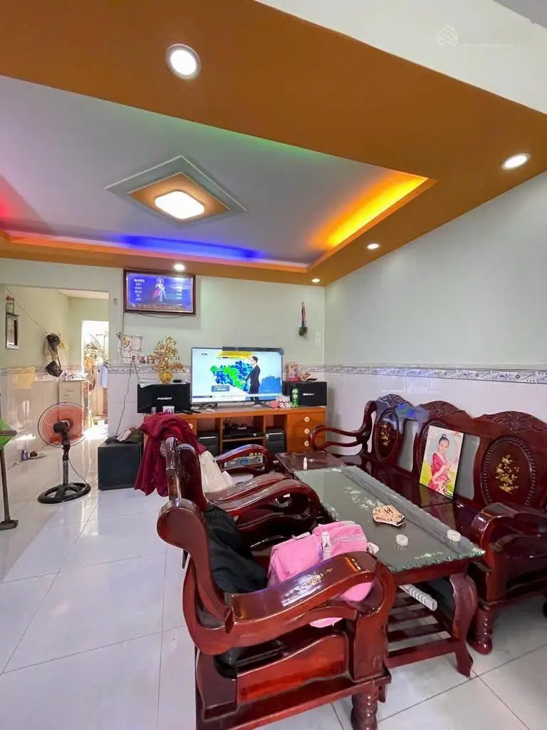 Chủ gửi bán căn nhà ngay Chợ Hiệp Bình, đối diện Giga mall DT 100m2, chỉ 5 tỷ, SHR, sang tên ngay.