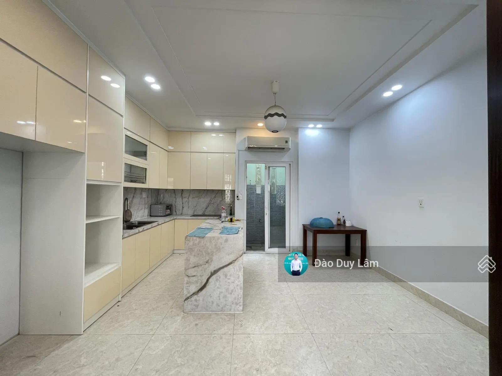 Biệt thự bên Sông Phạm Văn Đồng, gần Giga Mall - 8x19m cực đẹp, nhà còn mới nội thất xịn sò.