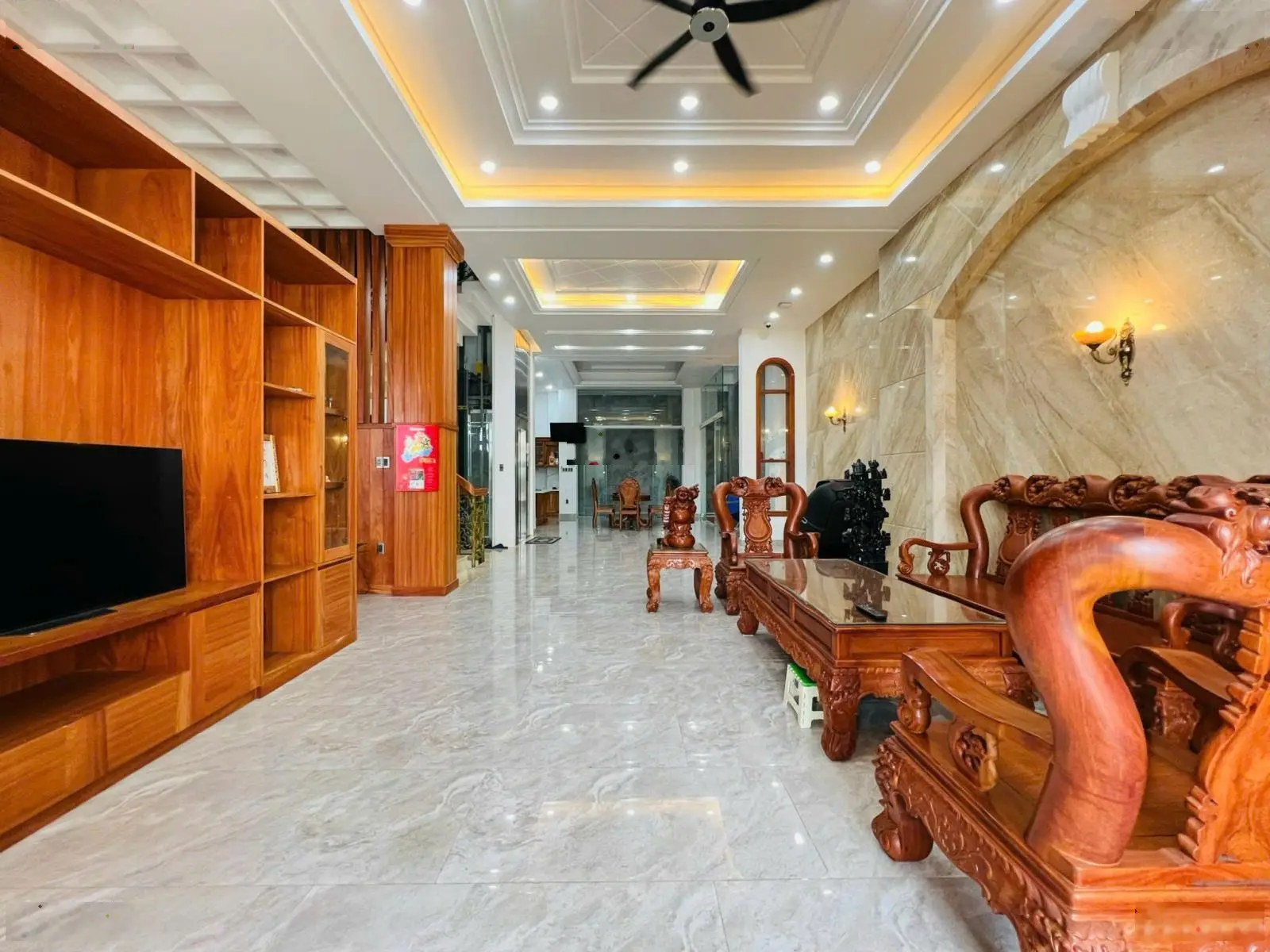Bán dinh thự 4 lầu diện tích gần 1000m2 mặt tiền kinh doanh đối diện TTTM Emart Phan Huy Ích
