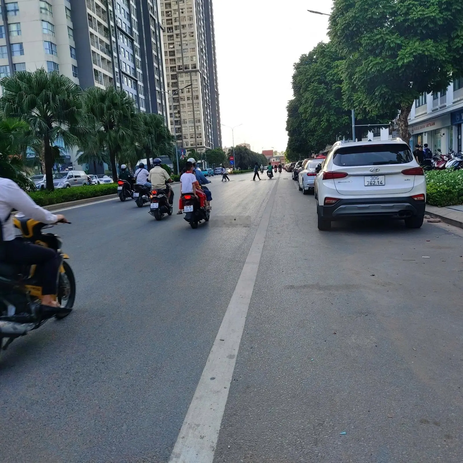 Bán chung cư B1 Hàm Nghi 107M2, 3PN , lô góc 2 thoáng, nội thất mới đẹp, ở ngay, giá 5,95 tỷ