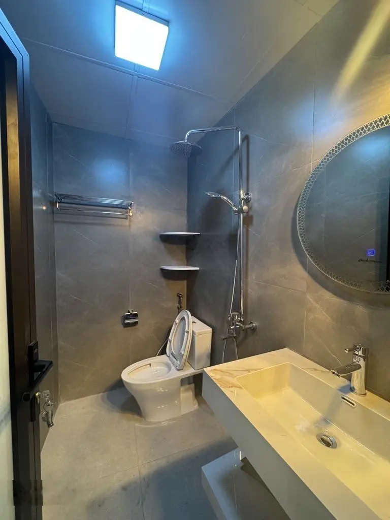 Bán nhà Đông Tác - Phạm Ngọc Thạch 125 m2 Sân vườn Ô tô đỗ cổng Ba bước ra phố Nhỉnh 110 triệu/ m2