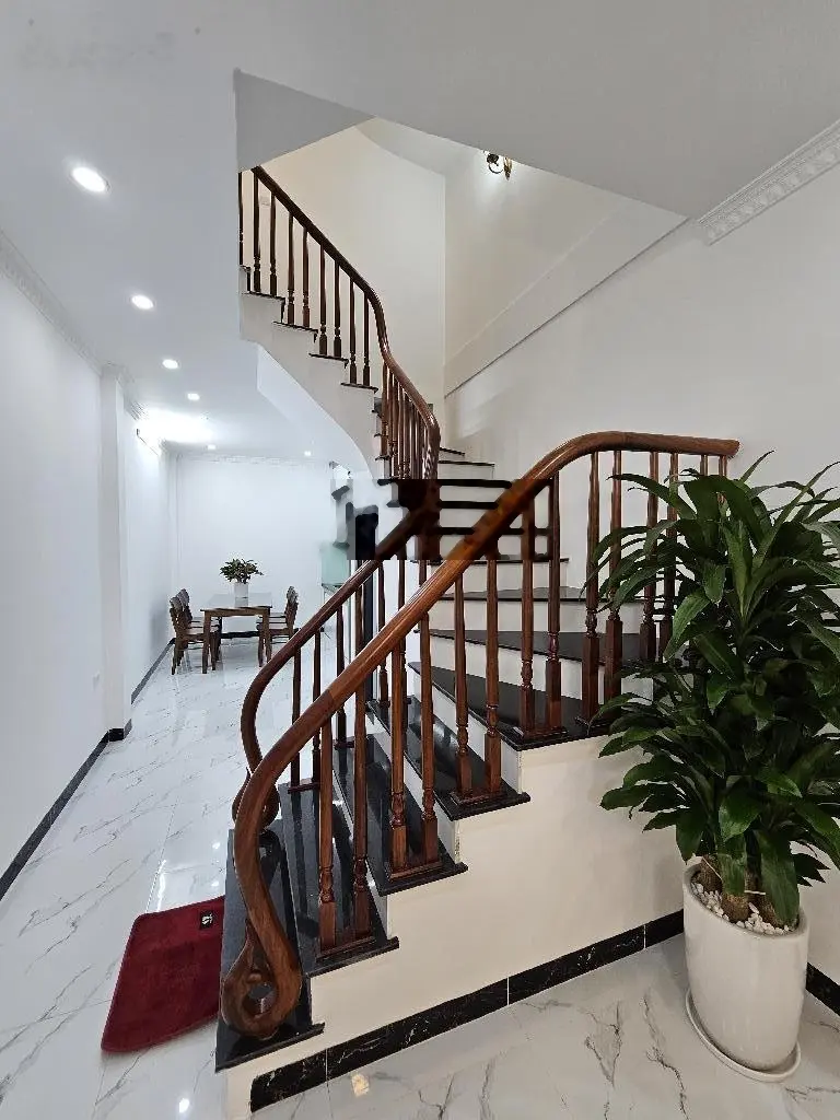 Siêu phẩm Phố Trạm 45m2 giá 6 tỷ full nội thất - nhà mới toanh ngõ nông và rộng