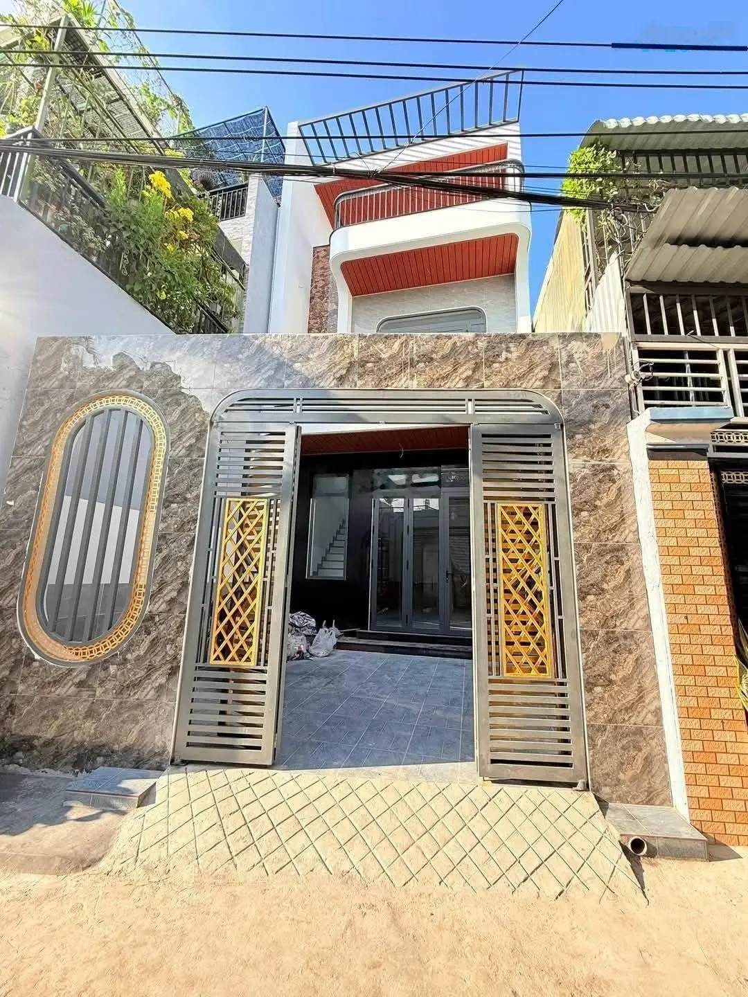 Bán nhà trệt lầu ngay chợ bờ hồ Xóm Vắng, Dĩ An đường thông 2 đầu