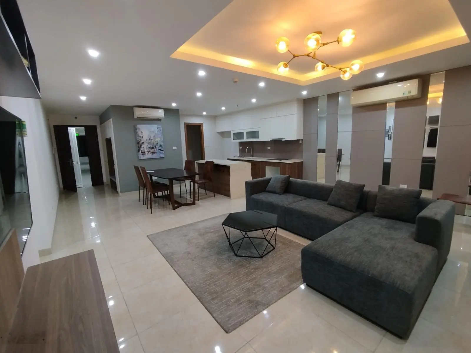 Chính chủ cần bán gấp căn 2n2vs 66m2 tại Center Point - 110 Cầu Giấy giá 4,5 tỷ