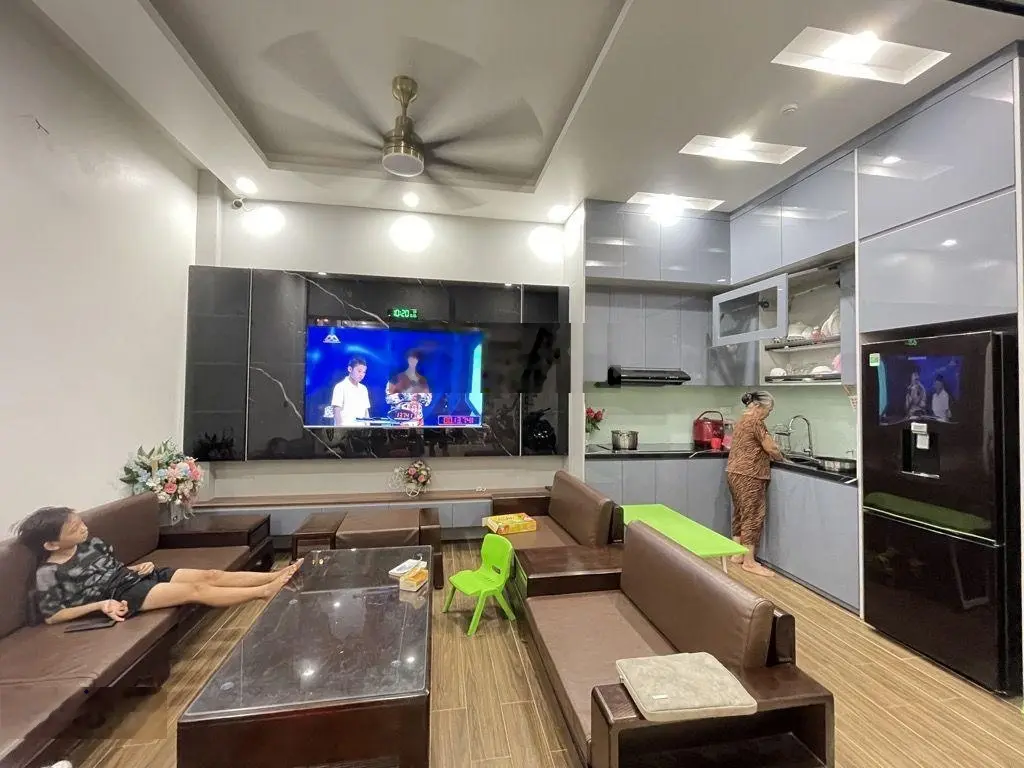 Lô góc 3 mặt thoáng - nhà dân xây đẹp ở luôn - 30m ra mặt phố đình thôn ô tô tránh vỉa hè kinhdoanh