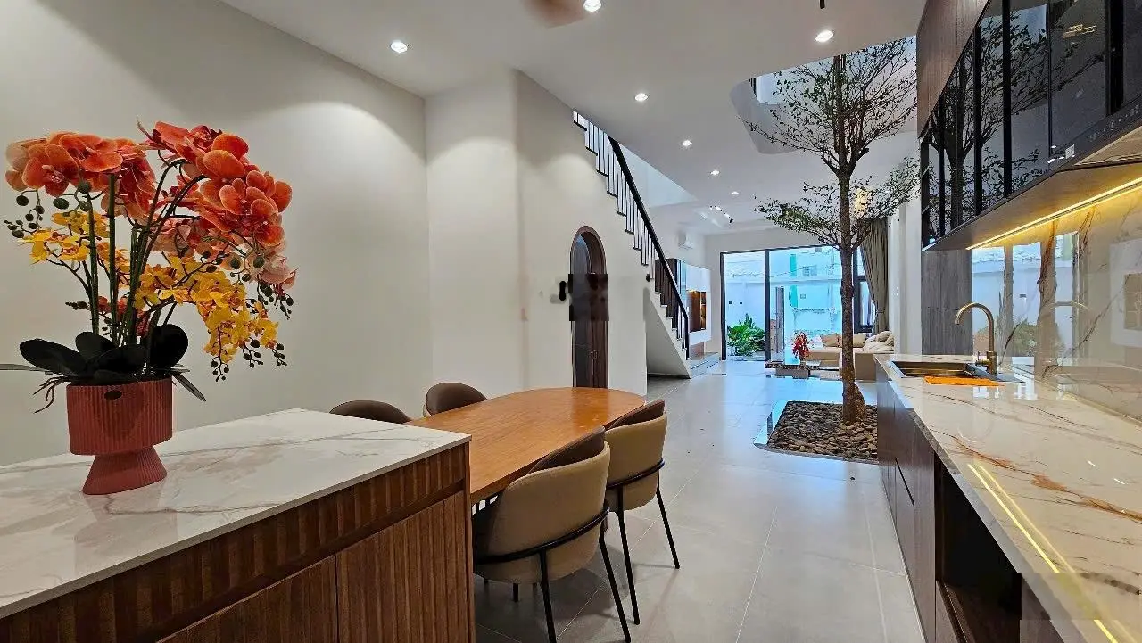 Bán nhà mới-hiện đại-sân vườn-thoáng mát-đặng nhữ lâm-nhà bè