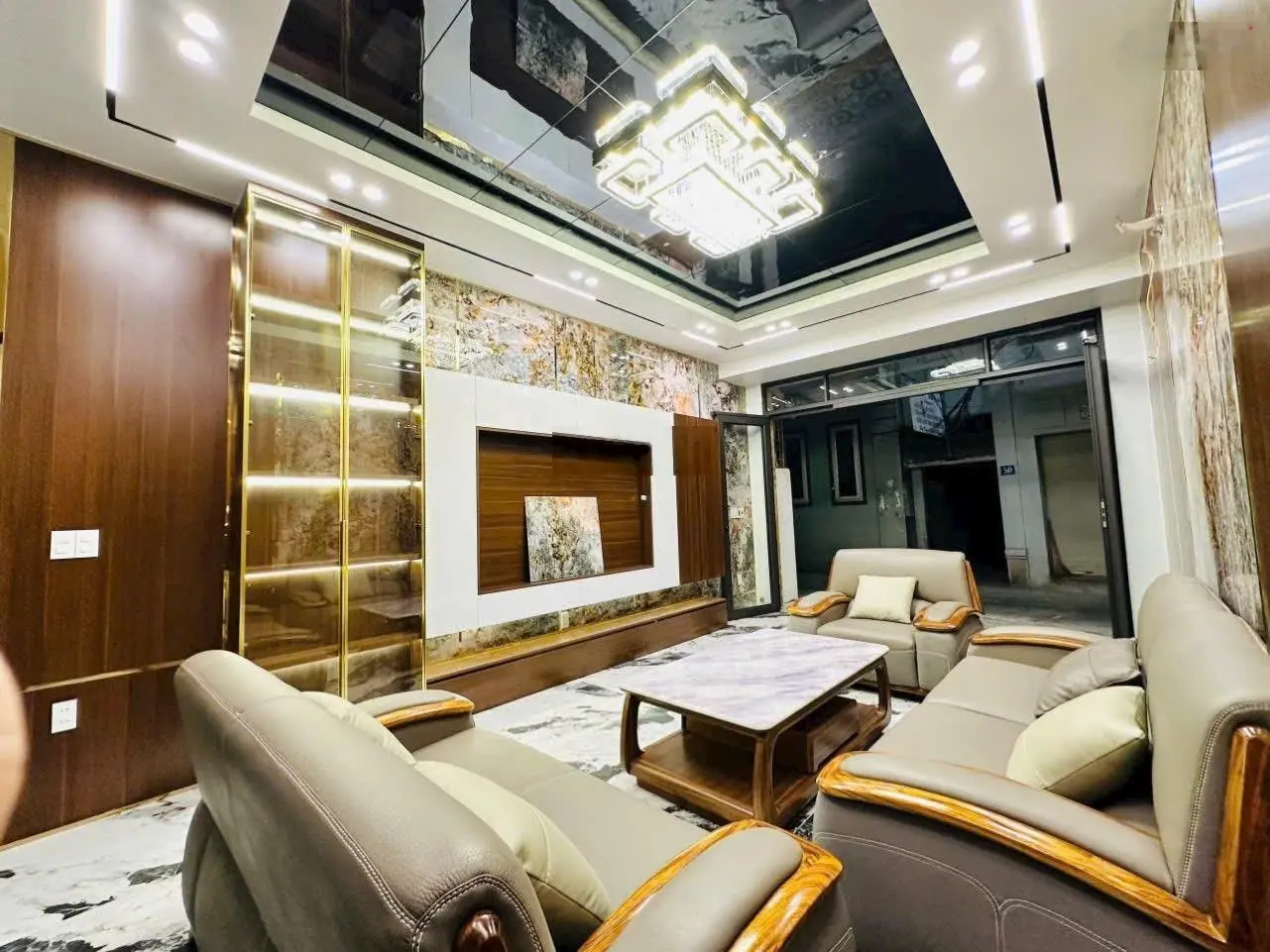 Siêu phẩm mặt ngõ Hồ Sen 60m2 Ô tô vào nhà - xây mới thiết kế cực chất