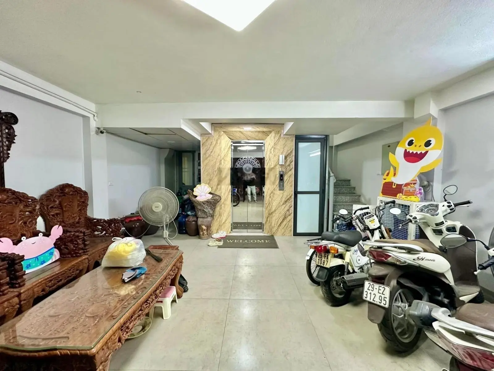 Mặt hồ linh quang - 7 tầng thang máy - view vườn hoa+ hồ- 2 vỉa hè-mặt tiền khủng. giá chỉ 23 tỷ.
