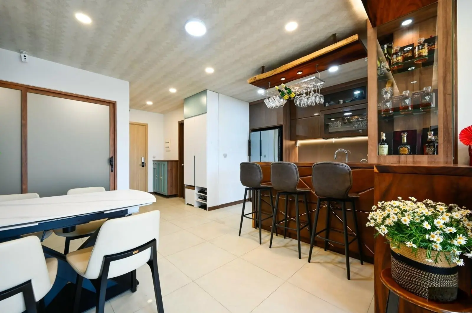 Chủ nhà cần tiền gấp bán nhanh căn Âu Cơ Tower 3 phòng ngủ chỉ 3.2 tỷ, sổ hồng. LH: 0933 813 ***