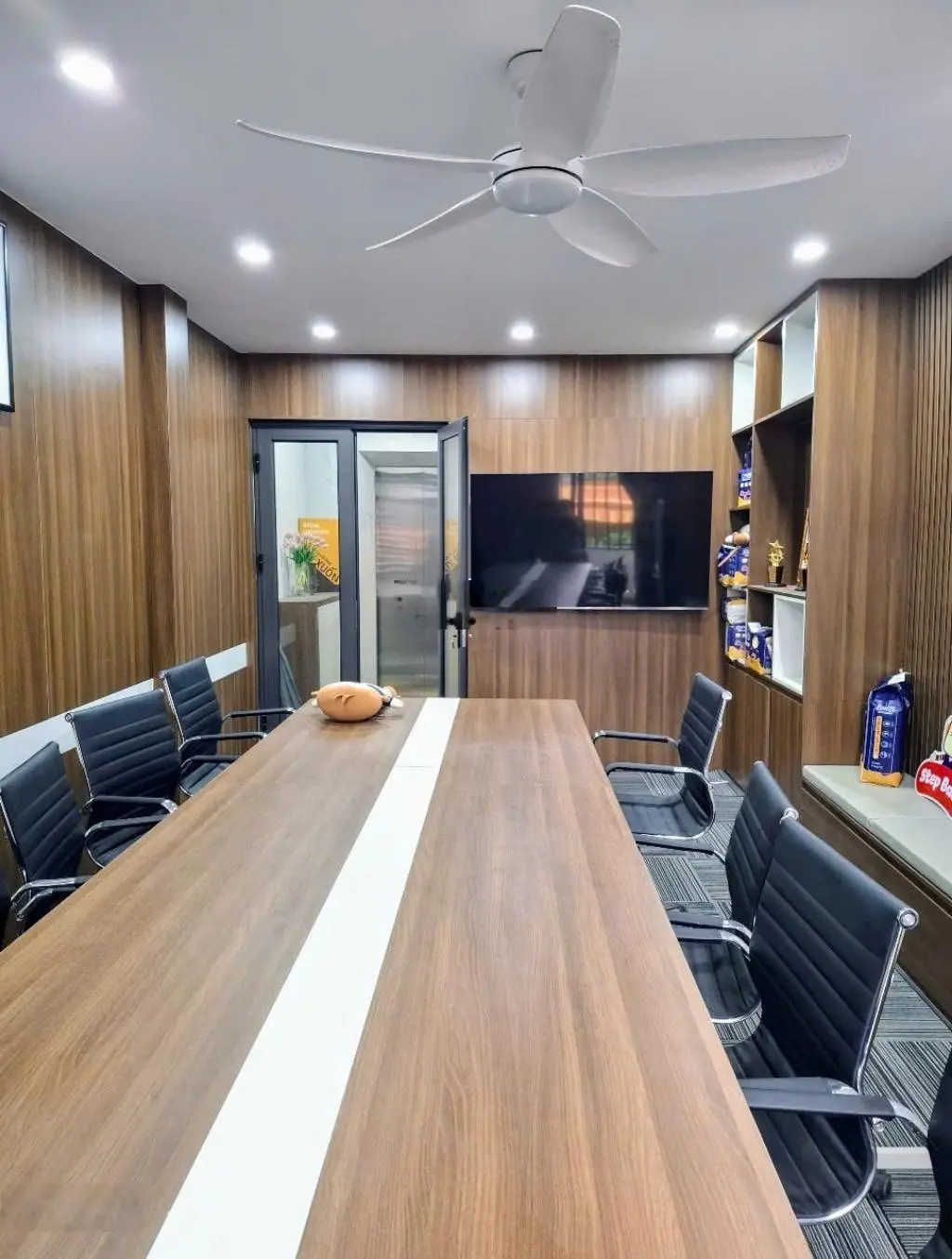 Phố Hoàng Đạo Thành - phân lô - ôtô vào nhà - tặng nội thất gần 2tỷ