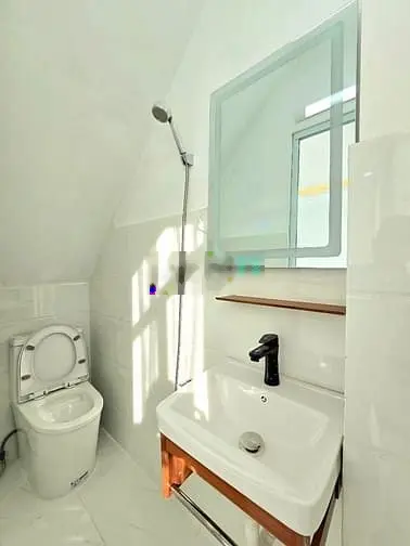 Nhà đẹp 2 lầu có sổ hồng, gần chợ gần quận 7