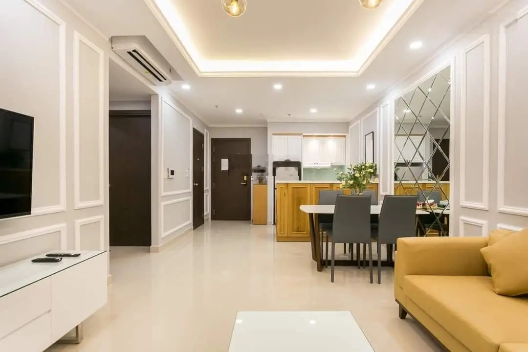 Bán gấp CHCC Oriental Plaza, Tân Phú, DT 105m2, 3PN, 2WC, sổ hồng, giá 4.2 tỷ. LH 0899 874 ***