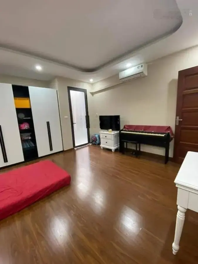 BÁN NHÀ CẦU GIẤY-Ô TÔ ĐỖ CỬA - VÀI BƯỚC RA PHỐ - 40M - 5 TẦNG - TIỆN ÍCH - HƠN 7 Tỷ