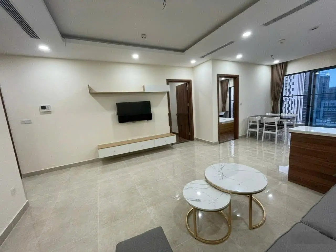 Tôi chính chủ cần bán gấp căn hộ tầng trung, căn góc 2 mặt thoáng. View triệu đô, siêu thoáng mát.