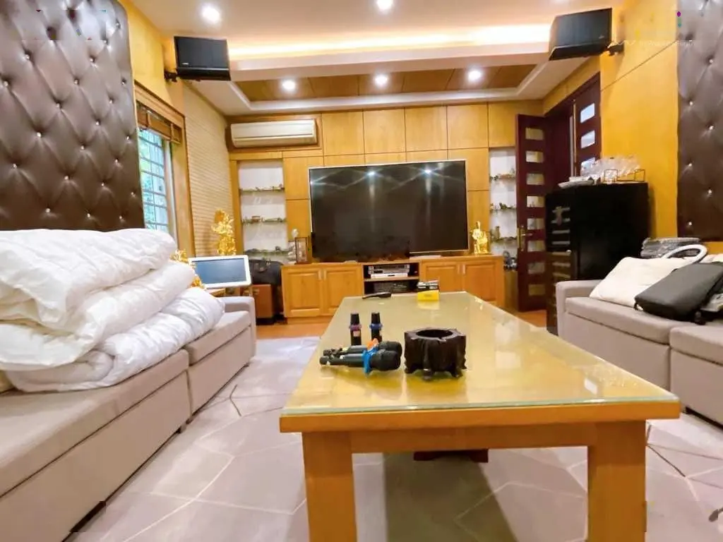 Bán biệt thự sân vườn 3 thoáng vị trí đẹp nhất khu Việt Hưng 230m2 x 4 tầng. LH 0967 066 ***